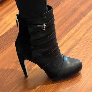 Leather banana heel black strap high heel bootie